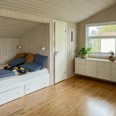 Cozy Summer House Near Kattegat Ferienhaus